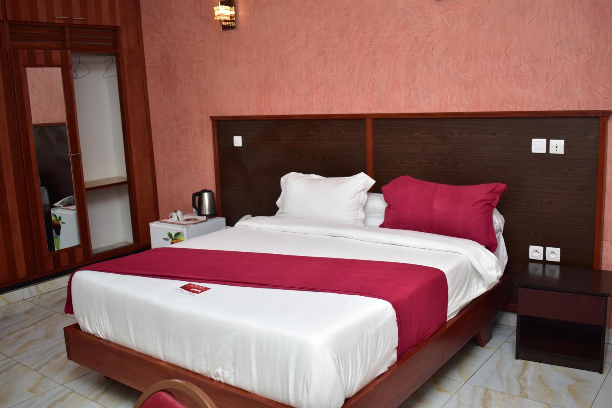Safyad Hotel Яунде Экстерьер фото