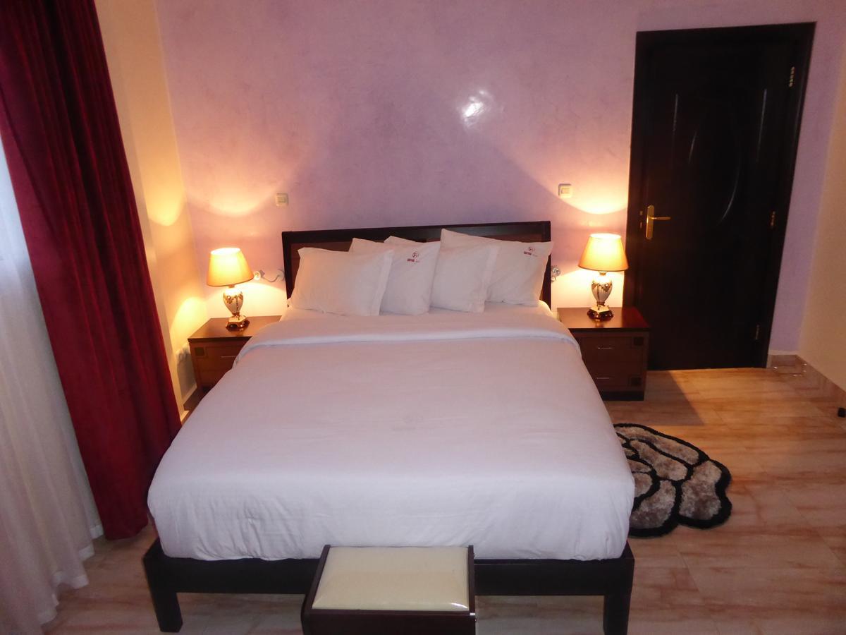 Safyad Hotel Яунде Экстерьер фото