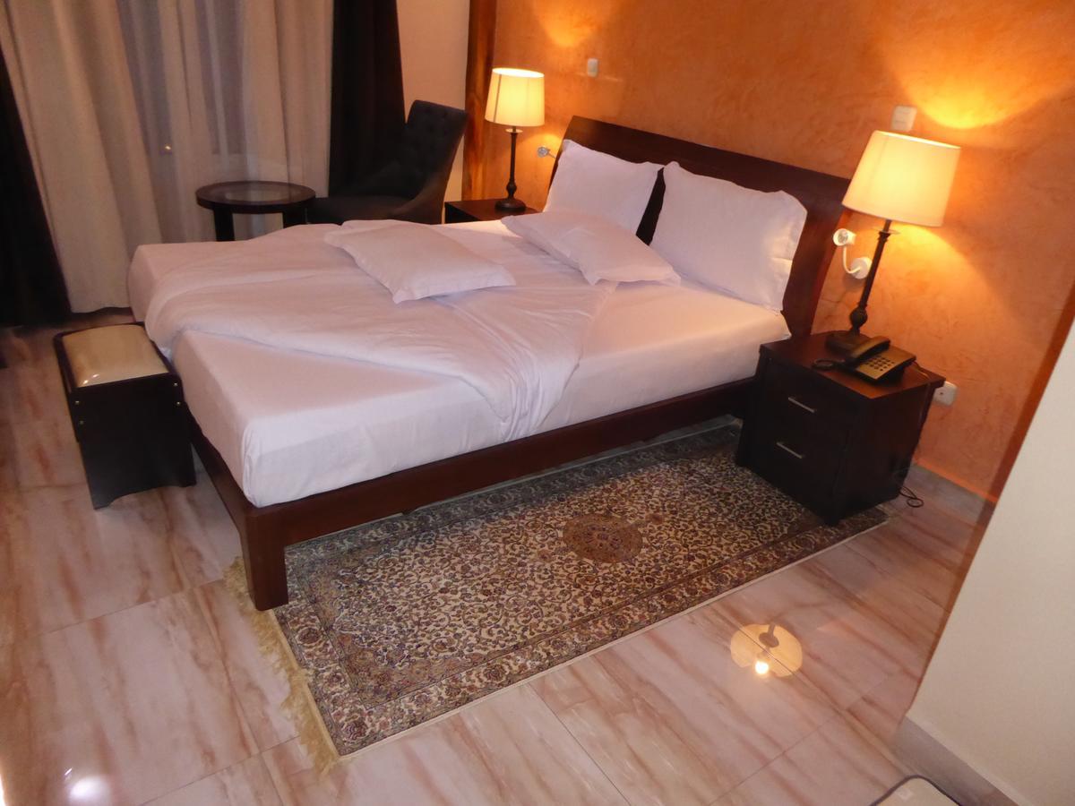 Safyad Hotel Яунде Экстерьер фото
