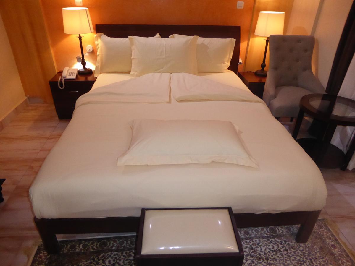 Safyad Hotel Яунде Экстерьер фото