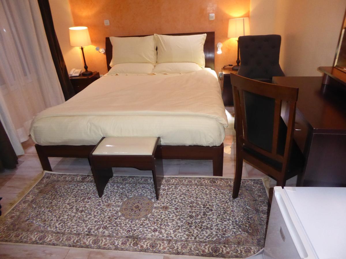Safyad Hotel Яунде Экстерьер фото