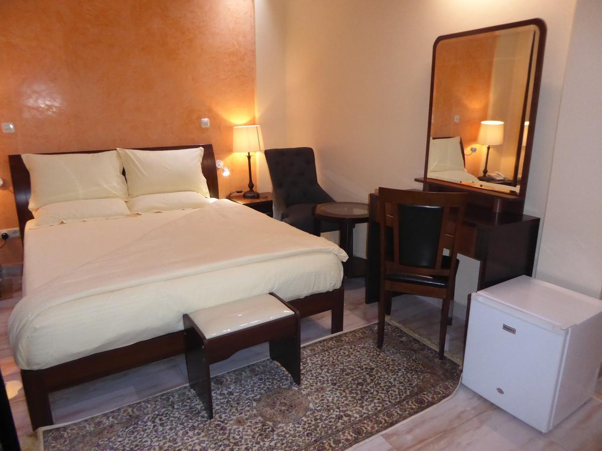 Safyad Hotel Яунде Экстерьер фото