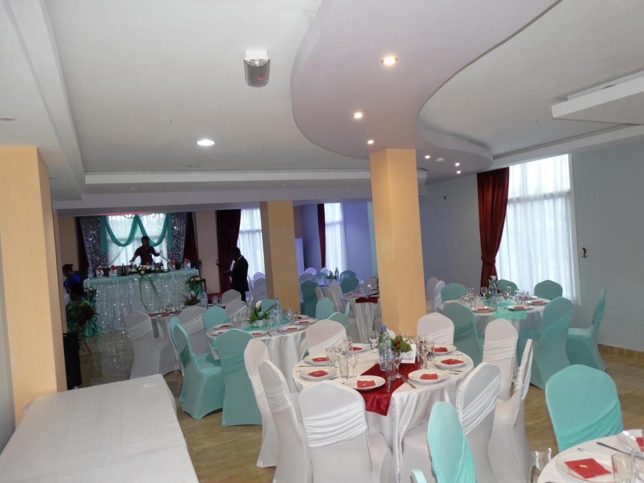 Safyad Hotel Яунде Экстерьер фото